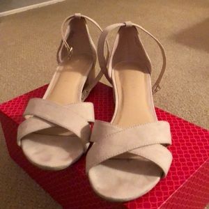 Kelly and Katie sandals (beige)